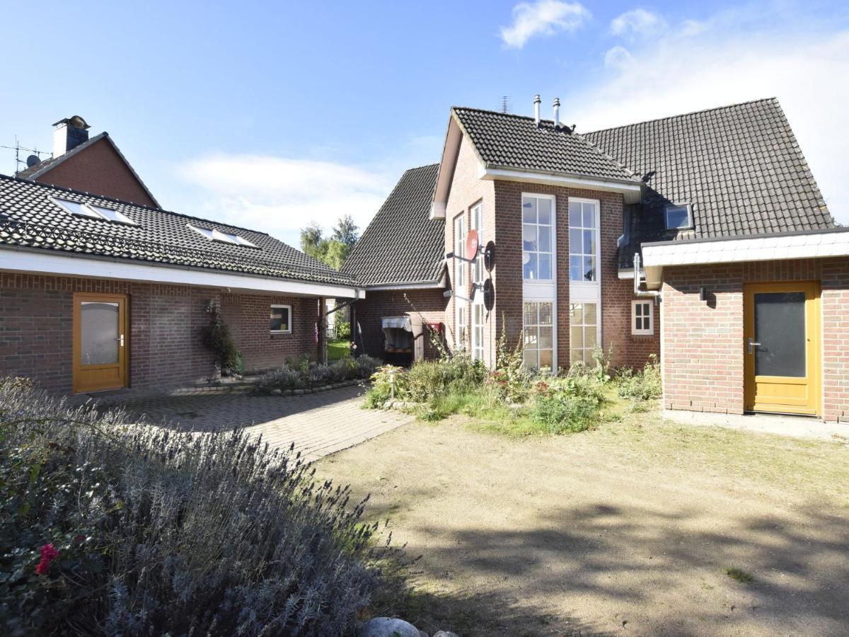 4 Room Holiday Apartment With Garden Kossau Exterior foto